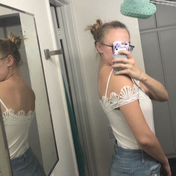 White off-the-shoulder bodysuit. - Picture 2 of 3